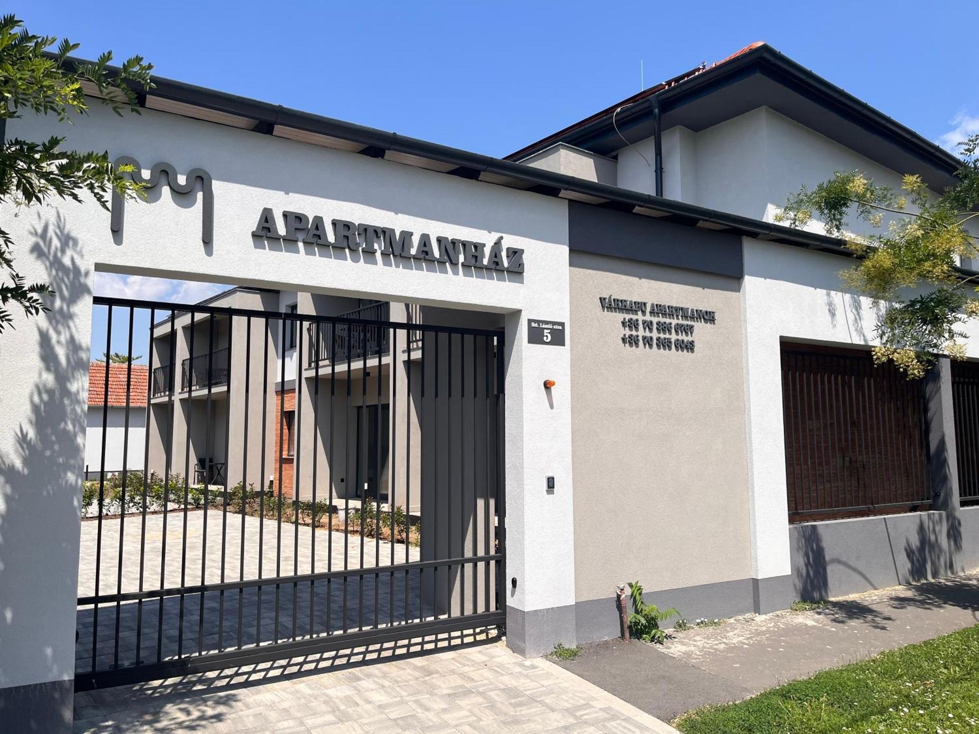 Varkapu Apartmanok 2 Gyula Luaran gambar