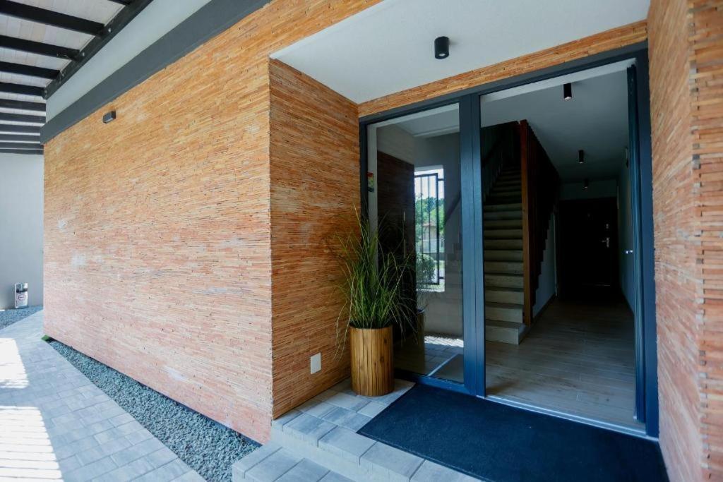Varkapu Apartmanok 2 Gyula Luaran gambar